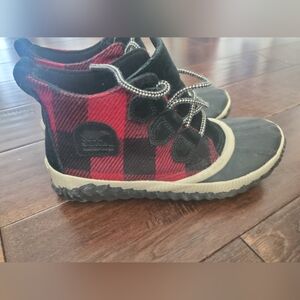 Sorel winter boots women's size 6.5vblack and red super cute worn only t…